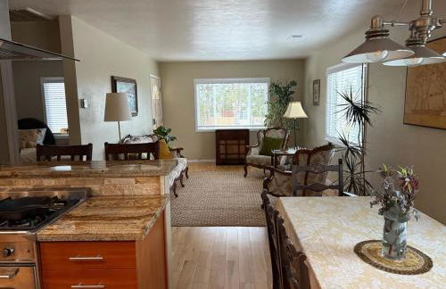 Seaside Garden Escape, A Stroll to the Beach! - Foto 25