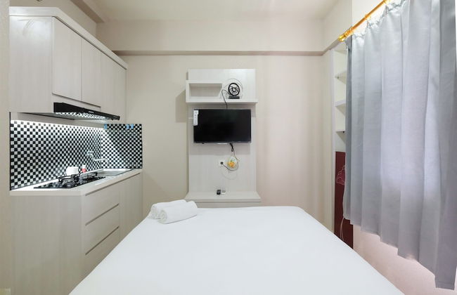 Studio at Green Pramuka City Serene Apartment Living By Travelio - Foto 8