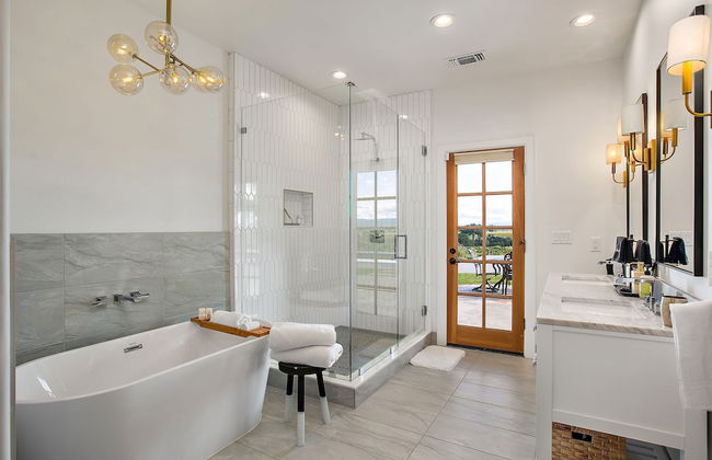 Wellsona Vineyard Retreat Pool Hot Tub Views Main Home Guest Home - Photo 20