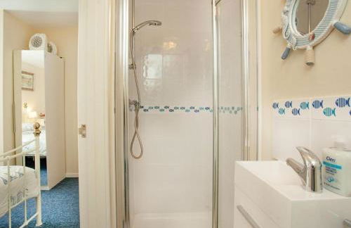 Sunnydaze-detached chalet with 2 bedrooms and 2 bathrooms and private parking outside door - Foto 11