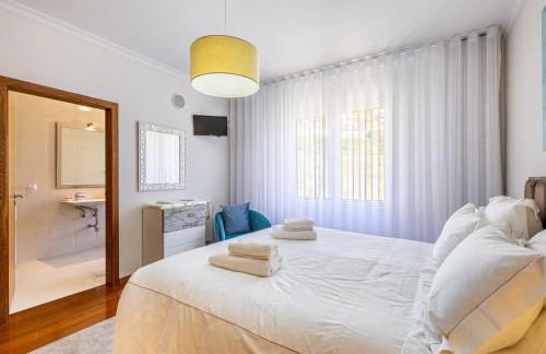 Luxury villa with private heated pool, garden and views of the sea and mountains. - Photo 70