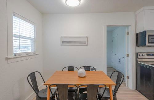 #StayInMyDistrict Coos Bay Primrose Cottage - Foto 15