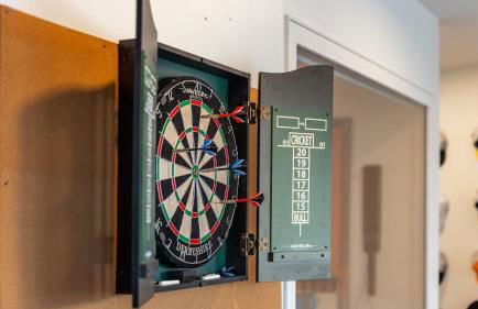 Dual Bachelor Pads w/ Rooftop Lounge & Games Sleeps 26 5 Min to Broadway - Foto 28