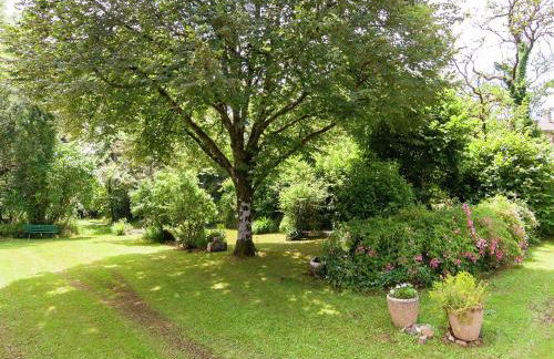 Spacious farmhouse with private heated pool in a rustic garden - Foto 68