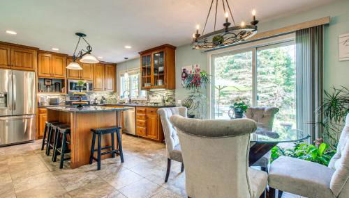 Menasha Home with Patio - Walking Distance to Lake! - Foto 3