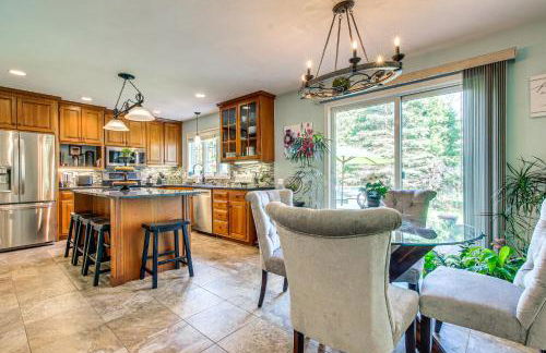 Menasha Home with Patio - Walking Distance to Lake! - Foto 3