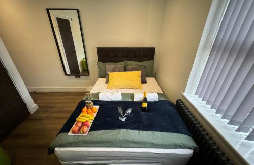 Southgate Luxury Apartments-Jaquzzi Bath-Private Parking- suitable for contractors - Foto 55