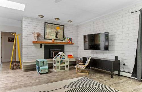 Relaxing River Retreat Near Moms Beach with Patio - Foto 7