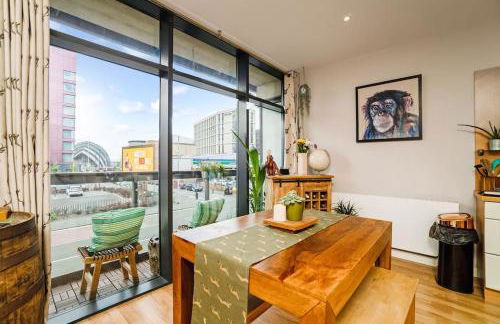 Luxury Huge Modern Open Plan 2Bedroom Flat - Free Private Parking & Balcony located at the OVO Hydro and SEC Centre - Foto 17