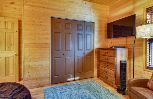 Hike, Fish and Relax Fireside! Forest Lakes Cabin - Foto 23