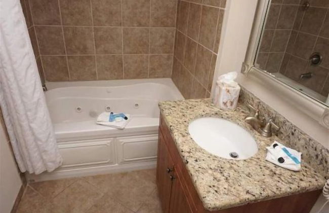 Towers On The Grove Condo - Foto 13