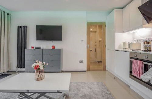 Lovely 2-Bedroom Condo With Balcony and Park View - Foto 16