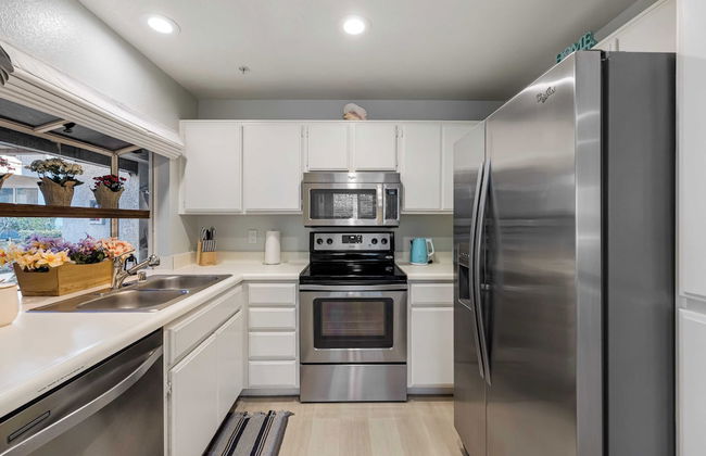 Walk to Beach Pool, Hot Tub, Private Patio, Parking Seabreeze Retreat - Foto 13