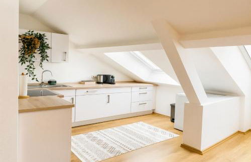 RAHA Apartments - Ihr Rückzugsort mit Panoramablick - HBF - Vollausstattung - Privat Parkplatz - Foto 13