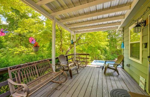 Private Hot Tub and Covered Deck Cozy Whittier Gem - Foto 22