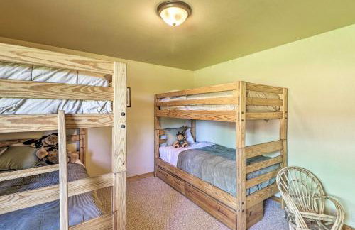 Quiet Trego Resort Home with Lake, Pavilion and Trails - Foto 26