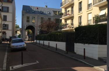 Proche du Château de Versaillles une Chambre avec Jardin - Foto 5