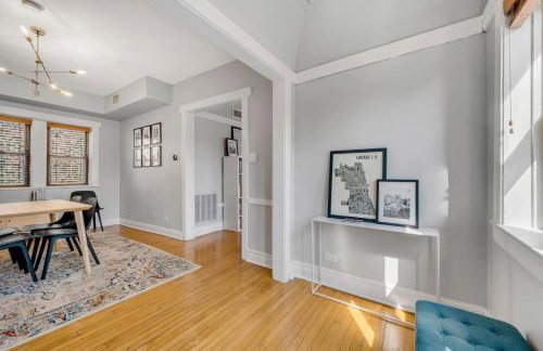 Steps to the Lakefront! This Uptown Beauty is Everything You Need for a Perfect Chicago Getaway condo - Photo 8