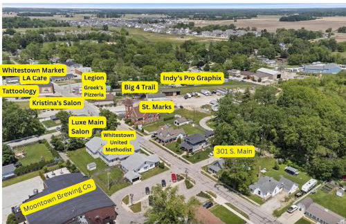 Downtown Whitestown with King Suite and Pool - Foto 37