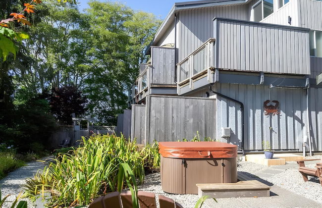 Tofino Oceanfront Hotel Suite 2 - Photo 15