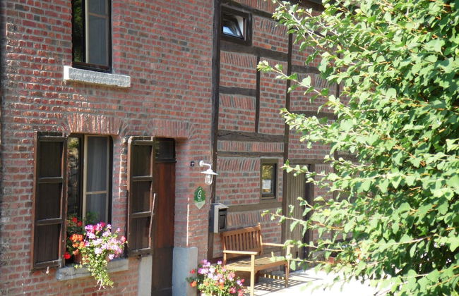 Regional House With Exposed Timber Frame Elements Full of Authenticity and Charm in a Green Area - Photo 31