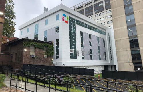 Enchanting 3BR Near Downtown Hartford Cozy & Modern with Parking - Foto 22