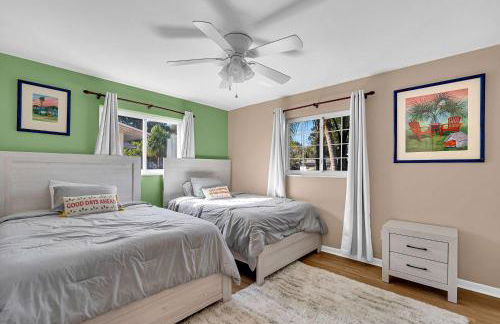 Four Bed Home with Pool Game Room Bar Near Beach - Foto 50