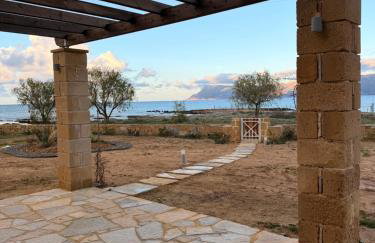 Seafront villa with panoramic view - Foto 5