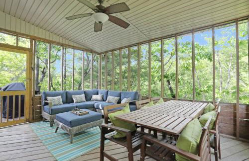 Lazy Basye Shenandoah Cabin with Hot Tub, Sleeps 10 - Foto 28