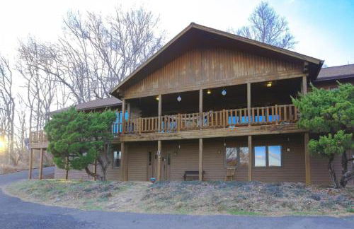 Mountain Lodge - Heated Pool 83 Degrees - Photo 1