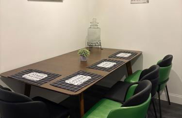 Big Group Getaway House Near Chicago - Foto 8