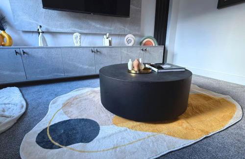 Adeluxe Home - Luxury 2 Bedroom Entire House with Free WiFi, Disney, Netflix and Amazon Prime Included - Foto 38