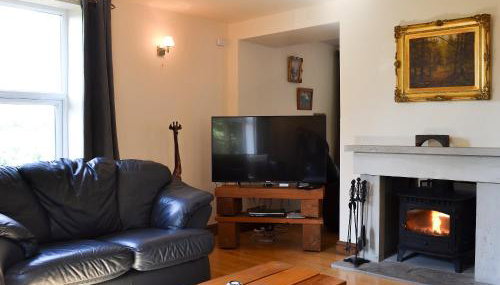 Wood Cottage - Photo 2