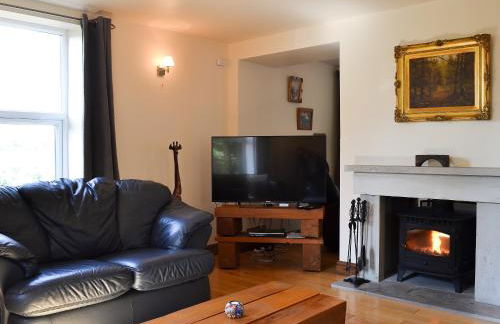 Wood Cottage - Photo 2