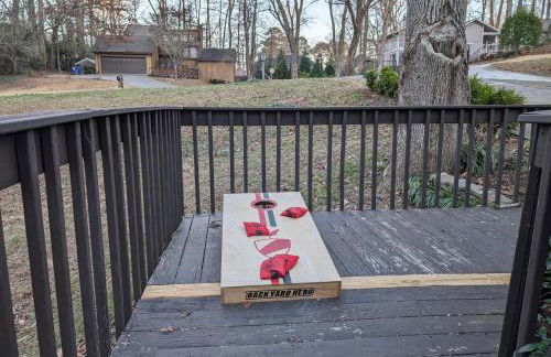 Modern Luxe Family & Groups Friendly Bungalow with Patio & Workspace - Foto 43