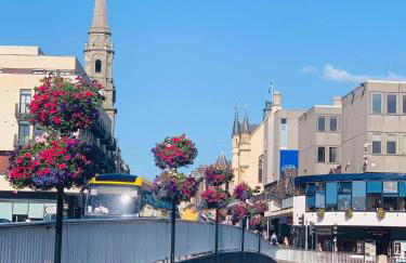 Scardroy Homes Inverness - Central 2 Bedroom with Parking WiFi Smart TVs Sleeps up to 6 - Foto 5