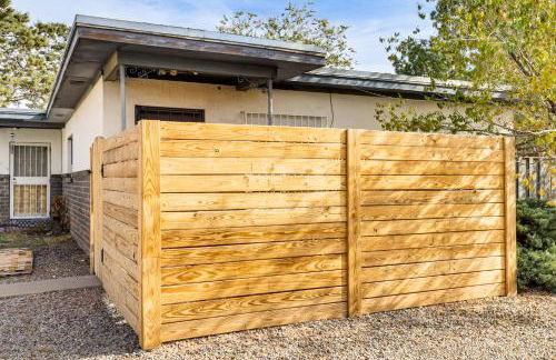 1 Mi to UNM! Albuquerque Home with Fire Pit and BBQ - Foto 25