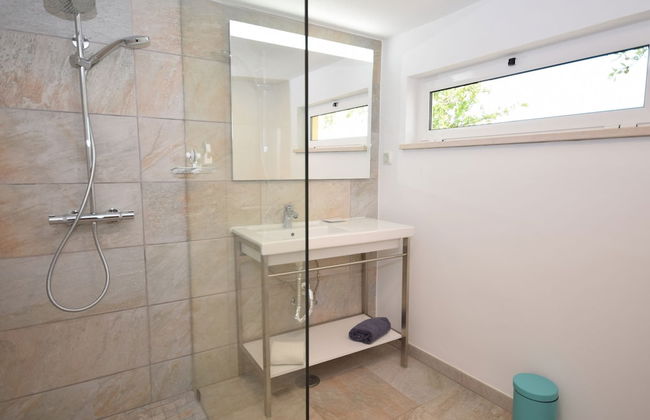 Elegant Loule Mansion With Pool - Photo 19