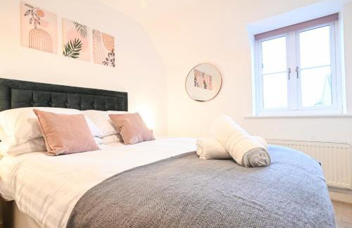 Spacious 2 Bedroom Balcony Flat with Parking and Fast WiFi - Foto 3