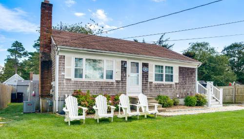 Walk to Haigis Beach Cape Cod Retreat with Deck! - Foto 3