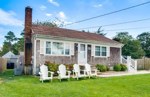 Walk to Haigis Beach Cape Cod Retreat with Deck! - Foto 3