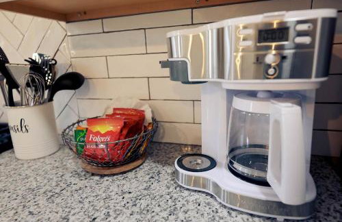 Spacious home away from home! Hot tub! - Photo 14