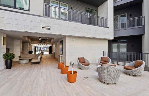 1BR Alongside Q2 and Domain With Pool, Gym and Free Parking - Foto 33