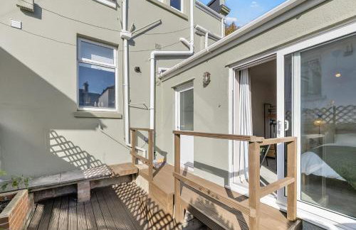 Luxury Plymouth Work & Stay House - Photo 23