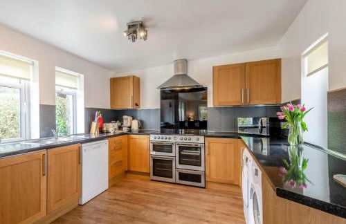 Cosy 3 bedroom home in centre of Brodick - Photo 8