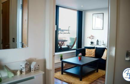 Penthouse - Amazing City Skyline Views - Balcony - FREE extra 2 hours - FREE Parking - Utilita Arena - Bullring Shopping - New St Station- Super King Size Bed - Foto 47