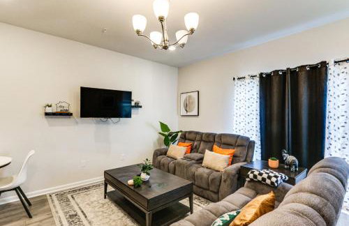 Frederick Townhome with Balcony, Close to Parks! - Foto 2