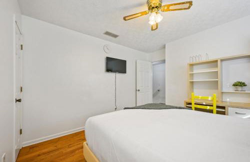 2 Story Home With Sunroom & Cozy Deck Close To KSU - Foto 17