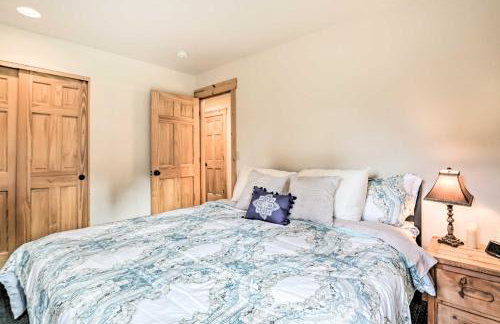 Chalet at Running Y Resort with Wraparound Deck! - Foto 20