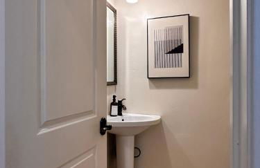 Your Home in San Diego - Two-car Garage - Foto 43